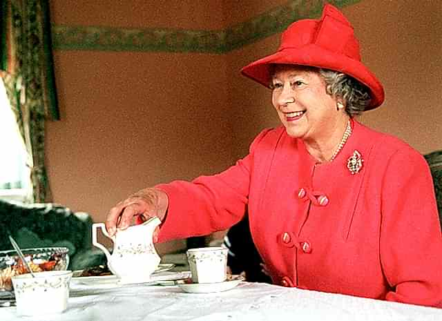 queen19042016-03.jpg